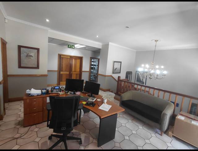 573M² OFFICE FOR SALE IN BRYANSTON